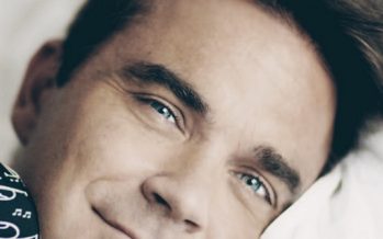 Het persoonlijke en rauwe verhaal over roem, geluk, familie en muziek: ‘Reveal’ Robbie Williams