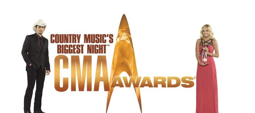 Brad Paisley en Carrie Underwood presenteren CMA Awards 2015