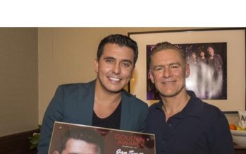 Jan Smit krijg gouden plaat van Bryan Adams